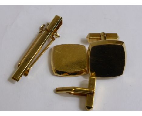 A Gentleman's 18 Ct Yellow Gold Tie Pin and a pair of 14 ct Gold Cuff Links, approx 17.8 gms. (af)