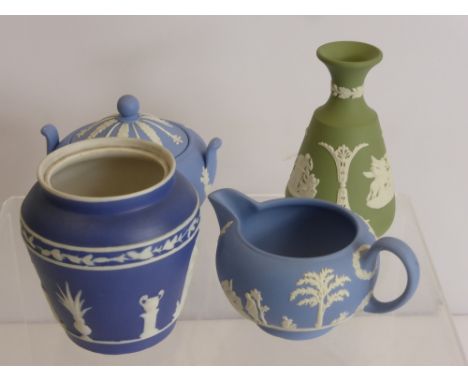 A Quantity of Miscellaneous Porcelain, including a vase hand painted with parrots, Wedgwood trinket dish and cover, milk jug,