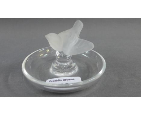 Lalique glass pin tray with opaque bird, with an etched Lalique mark to base, 10cm diameter