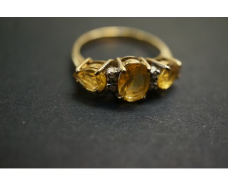 9ct Gold ring set with citrine &amp; 4 chip diamonds Size K 