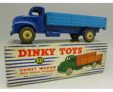 A Dinky Toys 932 Comet Wagon, boxed