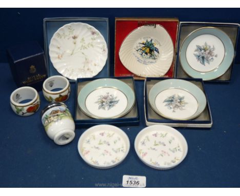 Miscellaneous boxed Royal Worcester china including two serviette rings, egg coddler, three small trinket dishes, Wedgwood Ca