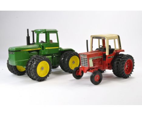 Ertl vintage 1/16 tractor duo including John Deere Articulated issue plus International 1586. Both generally very good. 