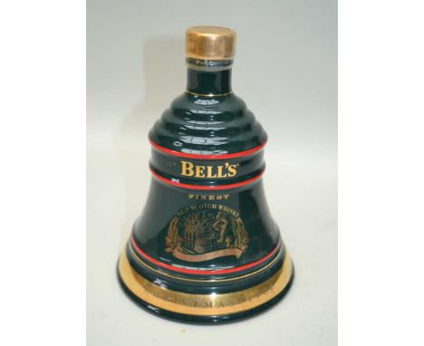 BELL'S OLD SCOTCH WHISKY, "Christmas 1992", 70cl in Wade porcelain decanter 