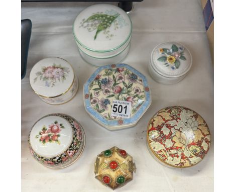 A quantity of ceramic trinket pots including Wedgwood, William Morris design etc