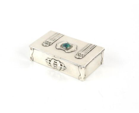 AMENDED DESCRIPTION - Arts and Crafts table top silver snuff box set with a  central cabochon with a light hammered finish ar