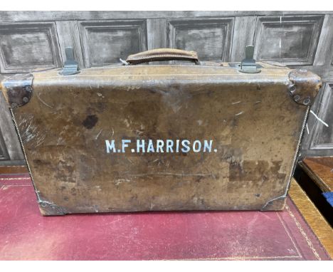 VINTAGE LEATHER SUITCASE, containing linen
