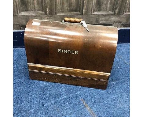 VINTAGE SINGER SEWING MACHINE, in wood carry case