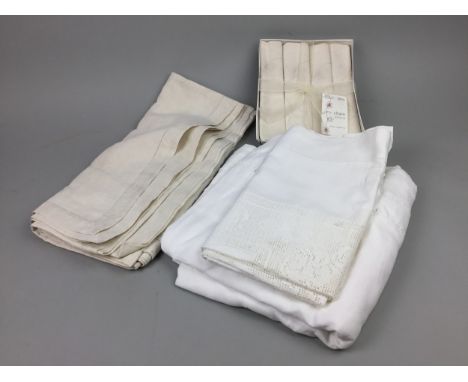 LOT OF VINTAGE LINEN