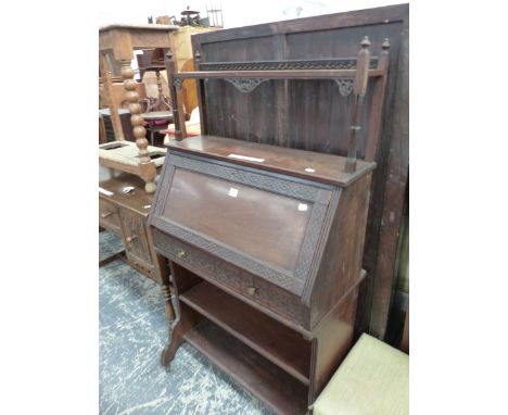 AN EDWARDIAN MAHOGANY BUREAU IN THE CHIPPENDALE MANNER. W 77 X D 39 X H 139CMS. 