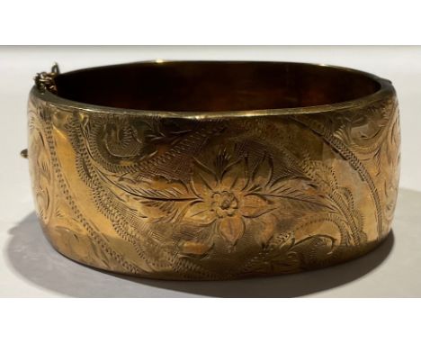 A 9ct gold hinged bangle, marked 375, 37g 