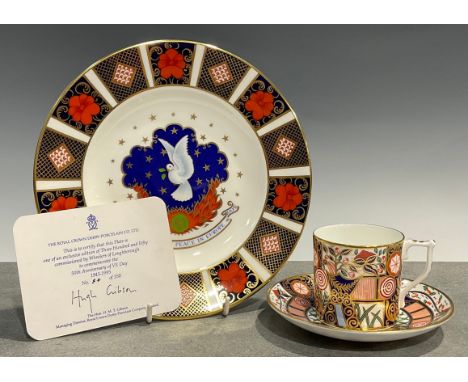 A Royal Crown Derby plate, Imari border, 50 years of Peace in Europe, 1945 - 1995, limited edition 84/350, 21.5cm diameter, w