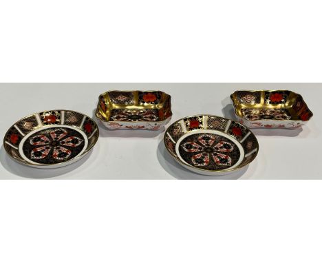 A pair of Royal Crown Derby Imari 1128 pattern rounded rectangular trinket dishes, solid gold band; a pair of 1128 circular p