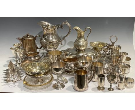 A large silver plated water jug; an EPNS oval entrée dish and cover; eggs stand; toast rack as ivy leaves; goblets; milk jug 