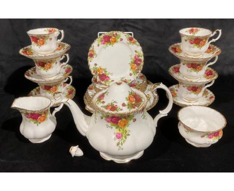 A Royal Albert Old Country Roses pattern part dinner and tea service; qty 