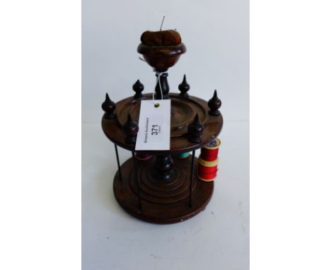 19th century turned wood bobbin stand, 25cm high