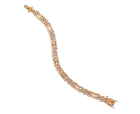 A diamond set gate-link bracelet, the three central panels set with a round brilliant-cut diamond, to box clasp, stamped 585,