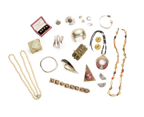 A group of jewellery, including: a set of 9ct gold onyx dress studs by Cropp &amp; Farr, Birmingham hallmarks, 1989; a 9ct go
