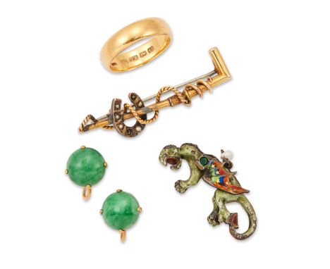A group of jewellery, comprising: an early 20th century 22ct gold ring, Birmingham hallmarks, 1913, ring size P; a pair of ja