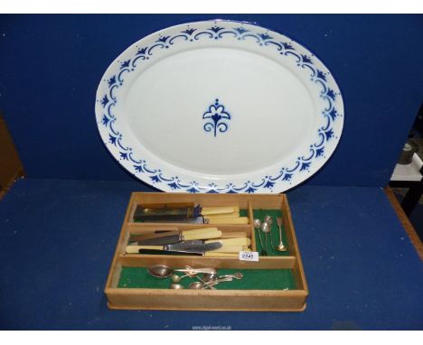 A wooden cutlery tray containing a quantity of bone handled knives, small silver Spoon stamped 1817 Josiah & George Piercy, t