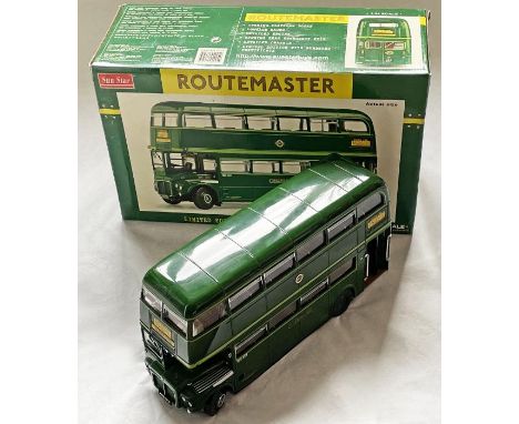 Sunstar 1/24-scale MODEL ROUTEMASTER COACH: RMC 1453 in London Transport Green Line livery as the real bus was delivered in 1