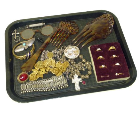 A selection of jewellery, to include costume jewellery, white metal necklaces, a shell cameo brooch, a Victorian pinchbeck en