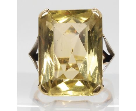 A 9ct citrine ring, size M, 8.5gms Condition Report:Available upon request