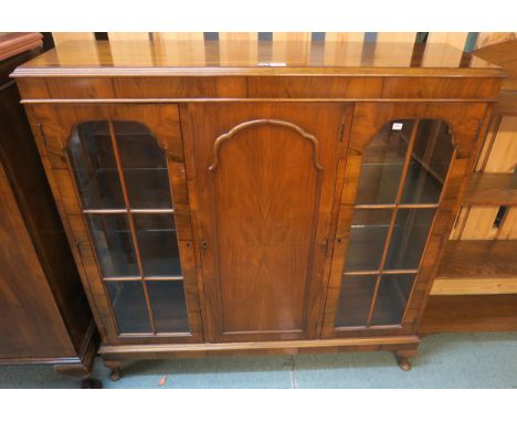 A 20th century mahogany glazed bookcase with central panel door flanked by glazed doors on cabriole feet, 119cm high x 122cm 