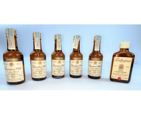A bottle of "QE2" Highland malt Scotch whisky in ceramic jug decanter, in original presentation box (box a.f.); 5 miniature b