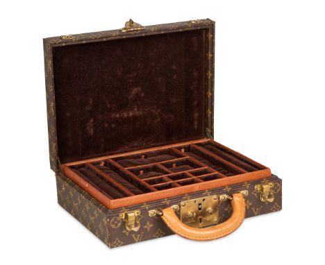 LOUIS VUITTON MONOGRAM BOITE BIJOUX JEWELLERY CASECondition grade B.Monogram coated canvas exterior with vachetta leather han