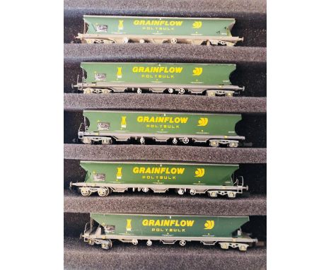 N Gauge Society kit built Grainflow poly bulk hopper wagons