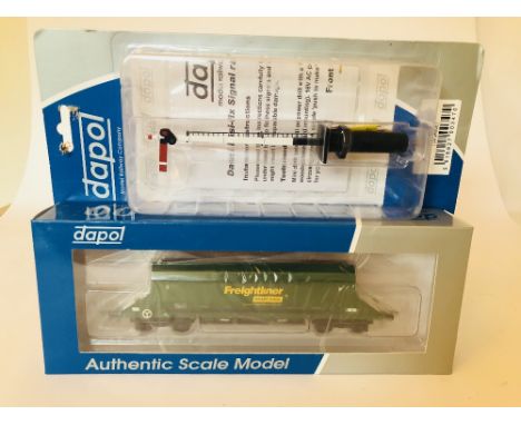 Dapol OO gauge 4f-026-009 HIA Freightliner green limestone hopper wagon and 4l-001-001 GWR home signal motorised semaphore bo