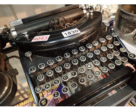 Vintage Underwood noiseless portable typewriter 
