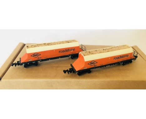 N Gauge Society kitbuilt RMC Roadstone hopper wagons including fitted loads