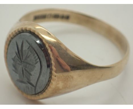 9ct gold Centurion Intaglio signet ring size: W 3.9g 