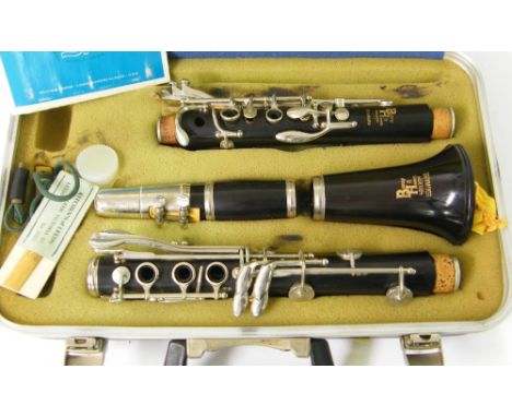 Boosey & Hawkes Edgware rosewood clarinet, ser. no. 389403, case
