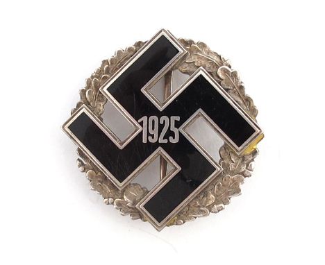 1925 German National Socialist Party members badge. A white metal and black enamel badge, a wreath of oak-leaves surrounding 