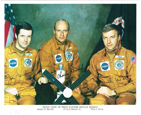 1970 NASA Space Station programme, Skylab. (12) Signed photohraphs of the first three crews of Skylab, the Executive summary 
