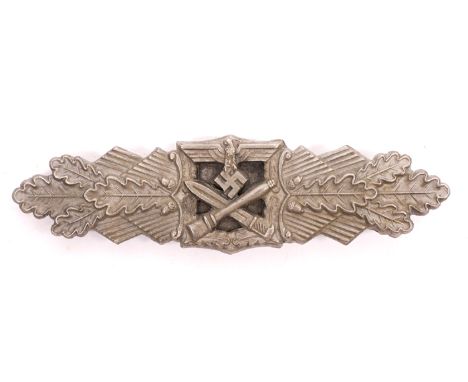 1939-1945 German Third Reich, Close Combat badge in silver A die-cast badge centred by a national eagle and swastika emblem a