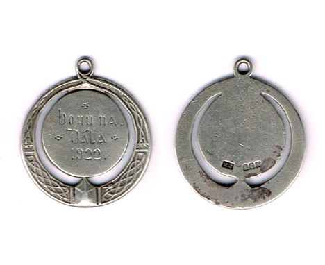 1922. "Bonn na Dála 1922" silver medal. Dublin hallmark, 1922. Maker's mark of Edmond Johnston, with his distinctive Celtic R