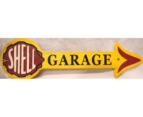 Cast iron Shell Garage arrow, W: 40 cm. P&amp;P Group 1 (£14+VAT for the first lot and £1+VAT for subsequent lots) 