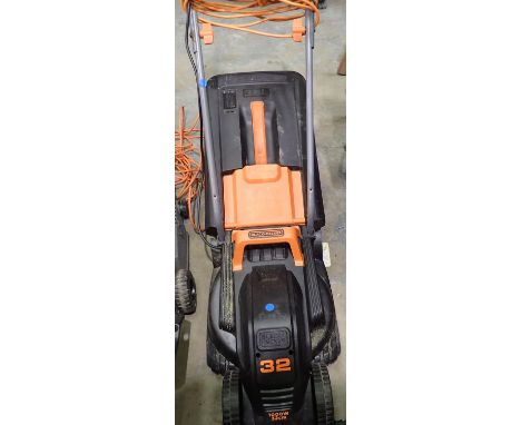 Black &amp; Decker 32 corded lawnmower. All electrical items in this lot have been PAT tested for safety and have passed. Thi