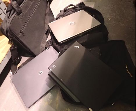 Quantity of mixed laptops and tablets. P&amp;P Group 3 (£25+VAT for the first lot and £5+VAT for subsequent lots) 