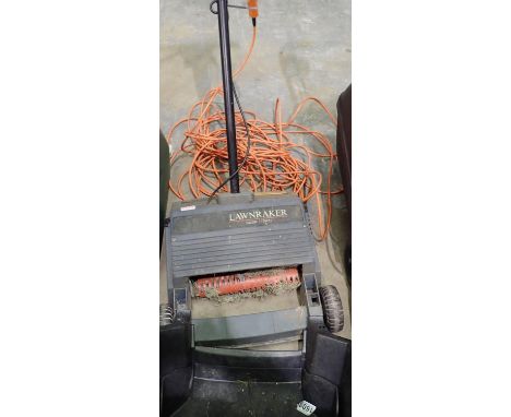 Black &amp; Decker corded lawnmower. All electrical items in this lot have been PAT tested for safety and have passed. This d