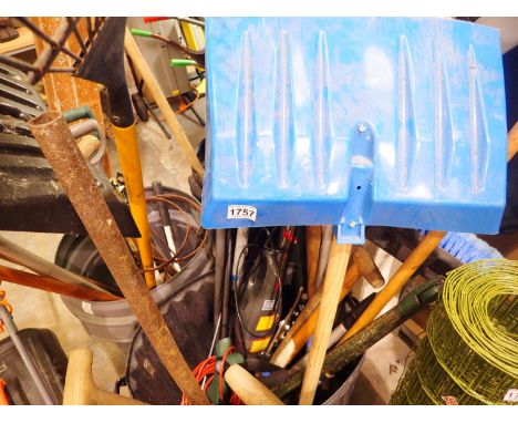 Bin of mixed garden tools, (bin not included). Not available for in-house P&amp;P 
