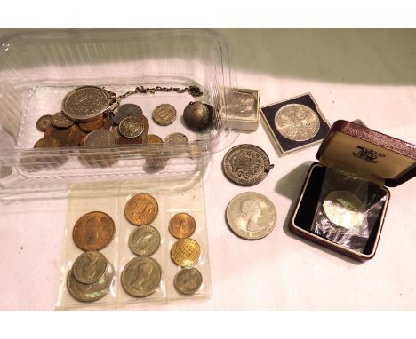 Mixed UK and world coins. P&amp;P Group 1 (£14+VAT for the first lot and £1+VAT for subsequent lots) 