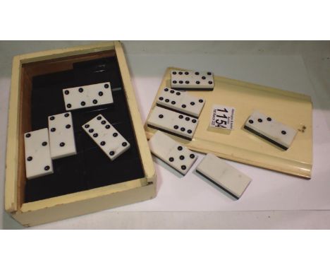 Vintage full set of twenty eight dominoes, with spinners. P&amp;P Group 2 (£18+VAT for the first lot and £3+VAT for subsequen