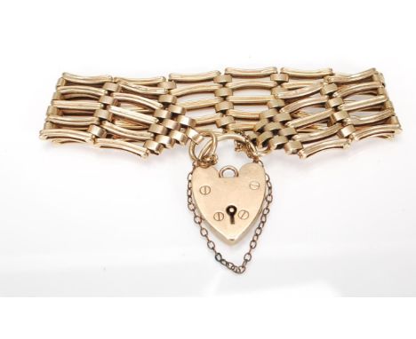A hallmarked 9ct gold gate link bracelet having a heart lock clasp and safety chain. Hallmarked Birmingham 1992. Weight 22.8g