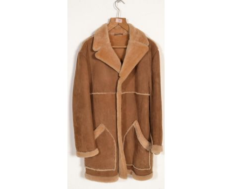 A vintage retro 1970's gentleman's sheepskin coat with button fastening and pockets to the front. Good condition. Europe size