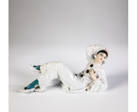   Pierrot  (Aschermittwoch)  Constantin Holzer-Defanti (Entwurf), Rosenthal, 1919 Aufgestützt liegender Pierrot mit übereinan